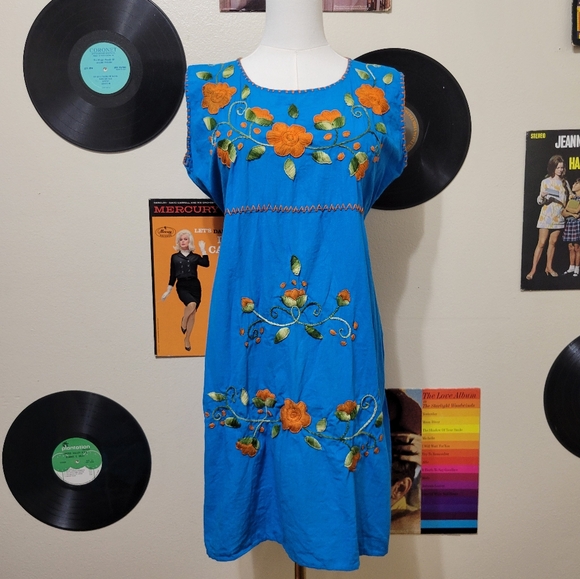 Vintage Dresses & Skirts - Vintage Blue Floral Embroidered Dress